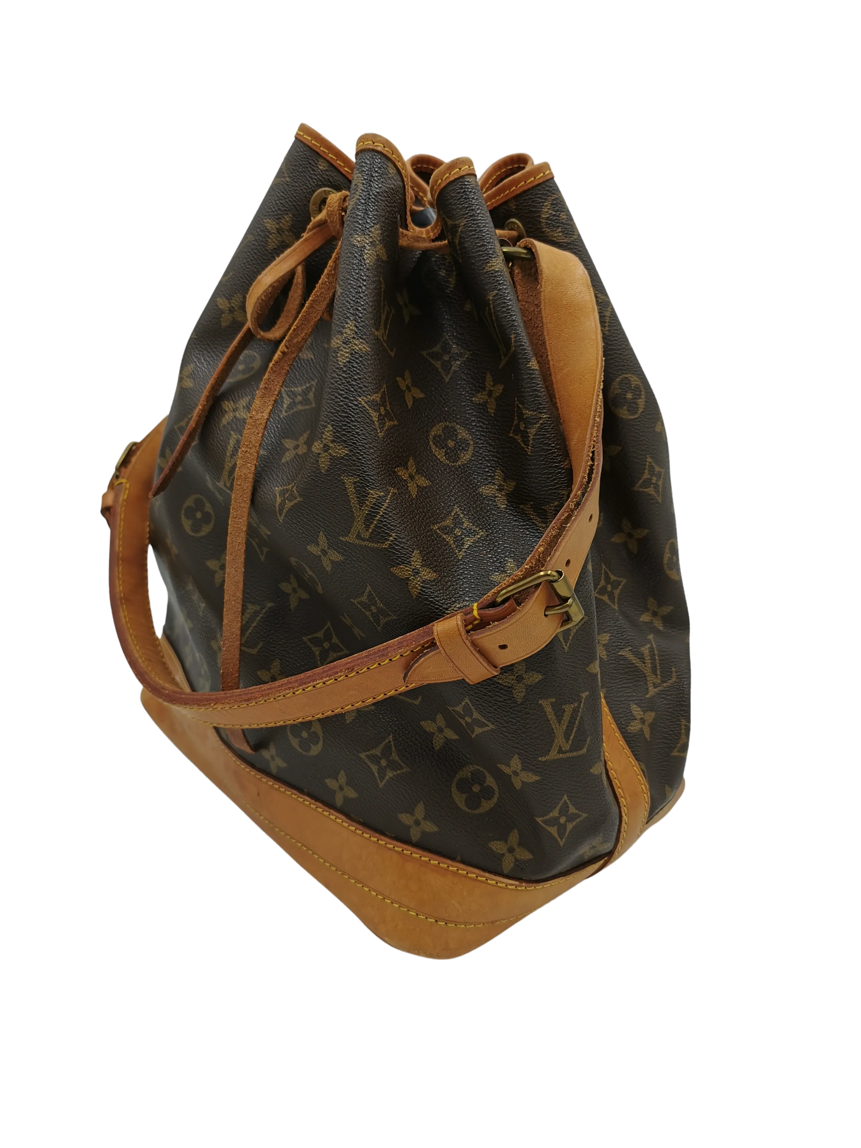 Monogram Canvas Noé