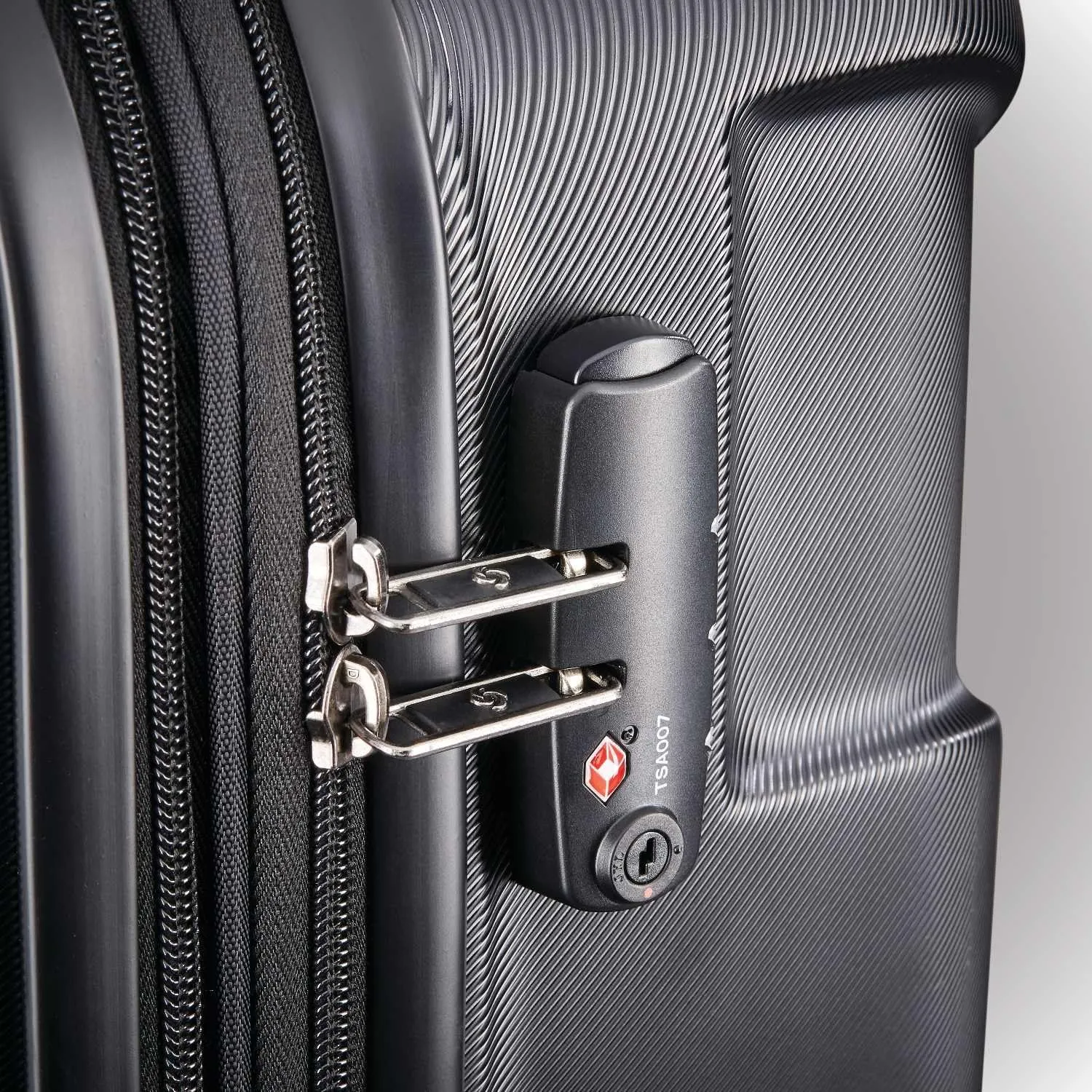 Samsonite Centric Hardside Expandable Luggage with Spinner Wheels, Black, Checked-Large 28-Inch