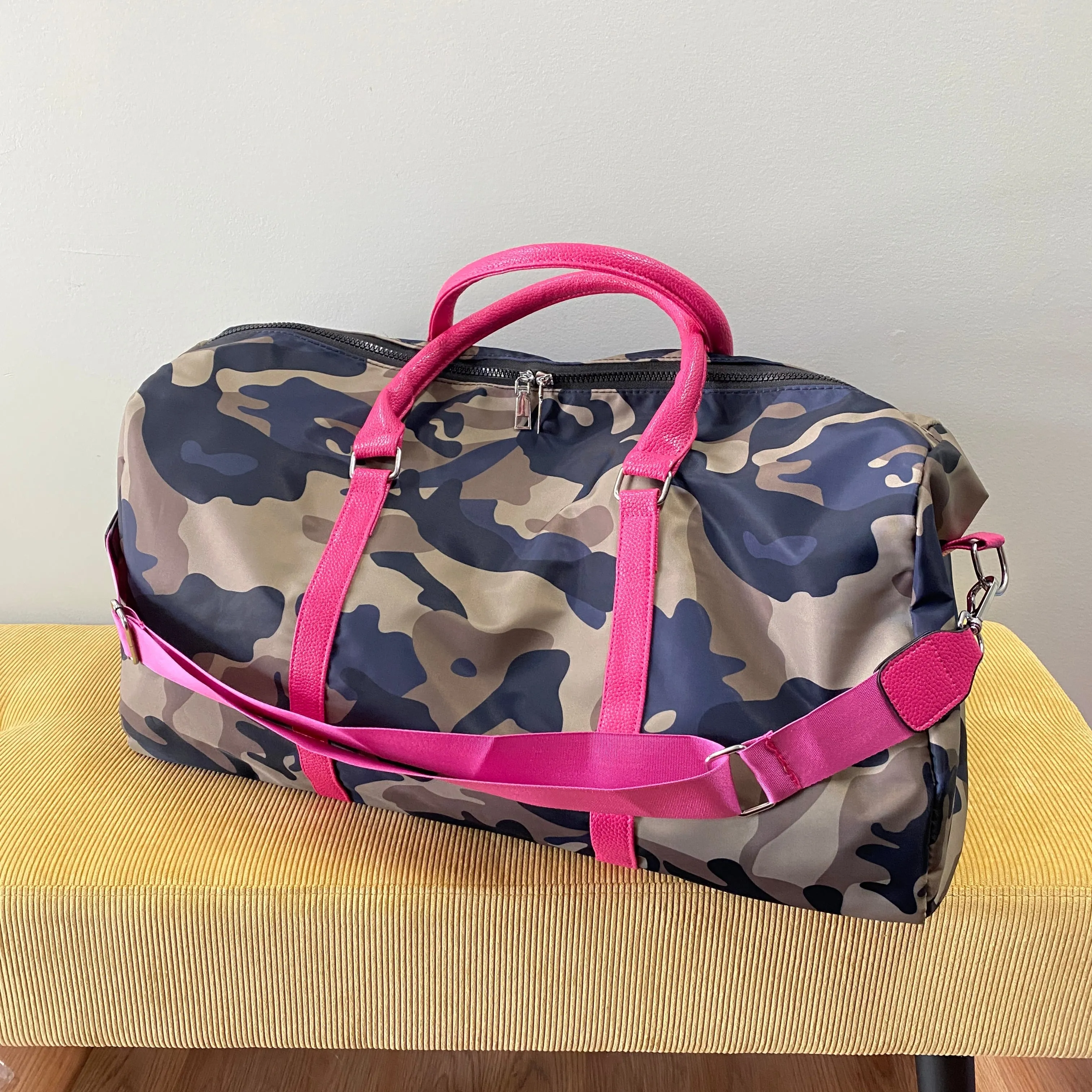 The Weekender Duffle Bag - Pink Camo