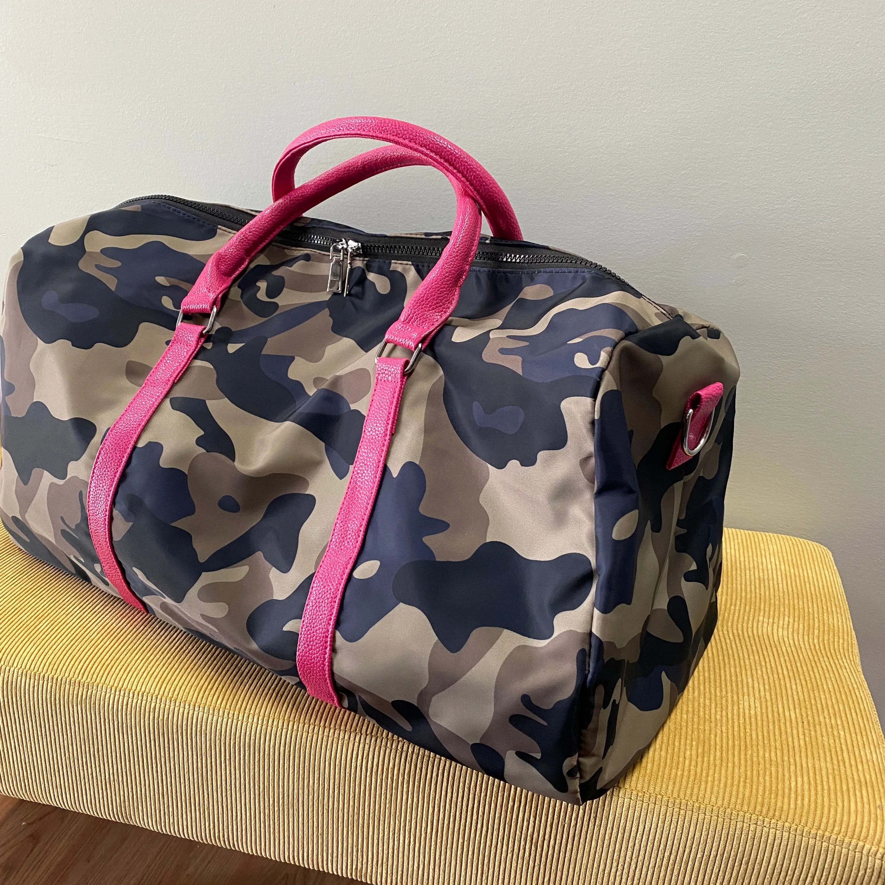 The Weekender Duffle Bag - Pink Camo